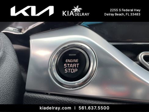 Certified 2022 Kia Niro EX image 33