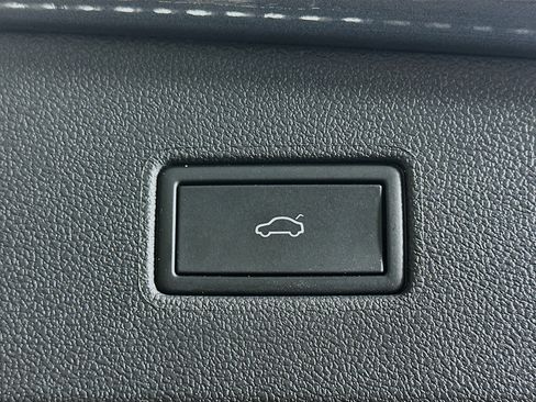 Used 2024 Volkswagen Tiguan Wolfsburg Edition image 31