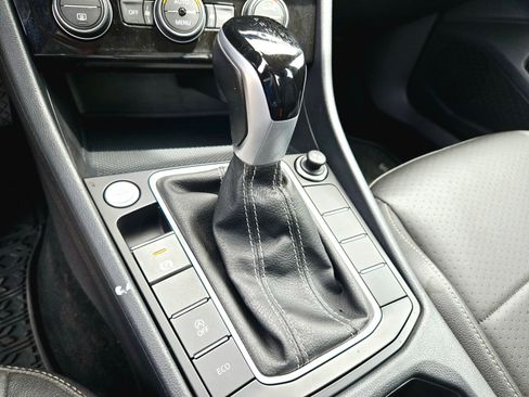 Used 2023 Volkswagen Jetta SE FWD image 19