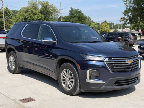 Used 2023 Chevrolet Traverse LT AWD/4WD image 2