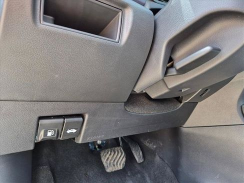 Used 2025 Nissan Versa SV FWD image 16