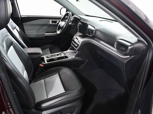 Used 2023 Ford Explorer XLT w/ Equipment Group 202A image 10