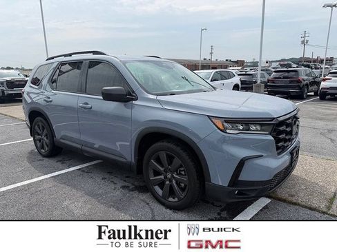 Used 2025 Honda Pilot Sport image 1