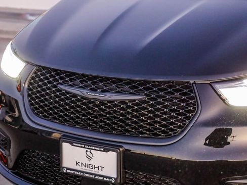 New 2026 Chrysler Pacifica Limited w/ S Appearance Package image 6