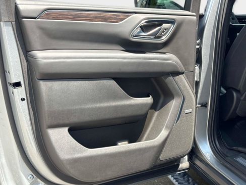Used 2023 Chevrolet Suburban Z71 w/ Luxury Package AWD/4WD image 14