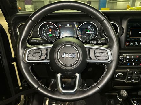 Used 2022 Jeep Wrangler Unlimited Sahara w/ Cold Weather Group AWD/4WD image 23