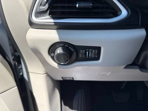 Used 2023 Chrysler Voyager LX FWD image 22