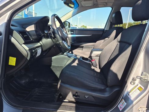 Used 2011 Subaru Outback 2.5i Premium AWD/4WD image 16