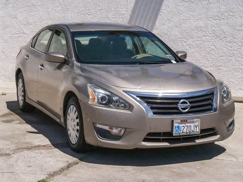 Used 2013 Nissan Altima 2.5 S FWD image 3