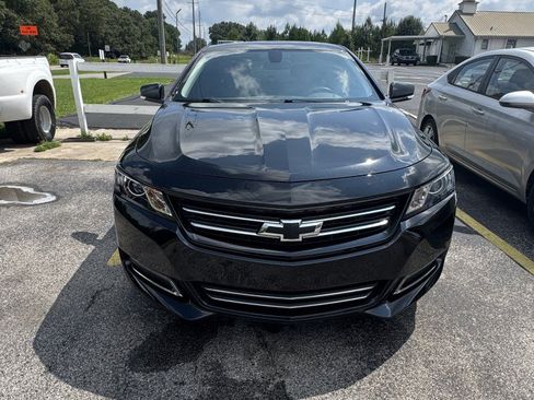 Used 2018 Chevrolet Impala LT FWD image 1