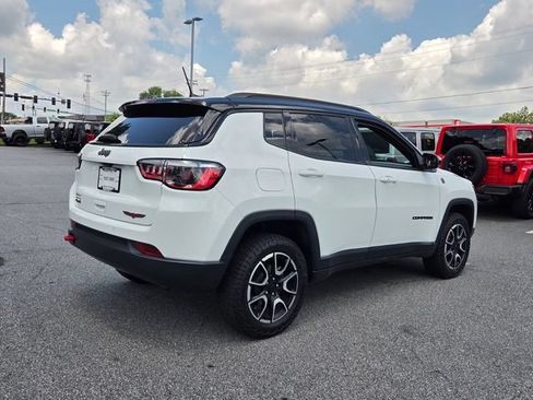 Used 2024 Jeep Compass Trailhawk AWD/4WD image 9