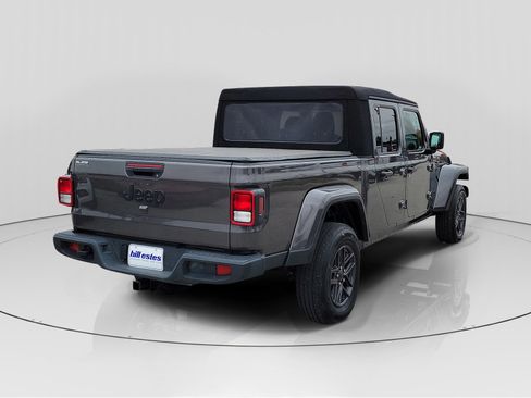 Used 2024 Jeep Gladiator Sport image 4