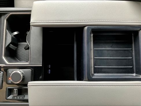 Used 2025 Toyota Tundra Limited AWD/4WD image 17