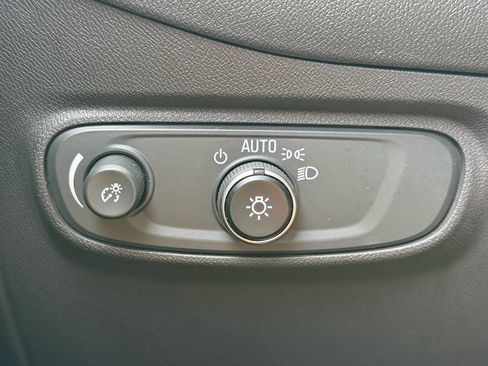 Used 2023 Chevrolet Equinox LT FWD image 33