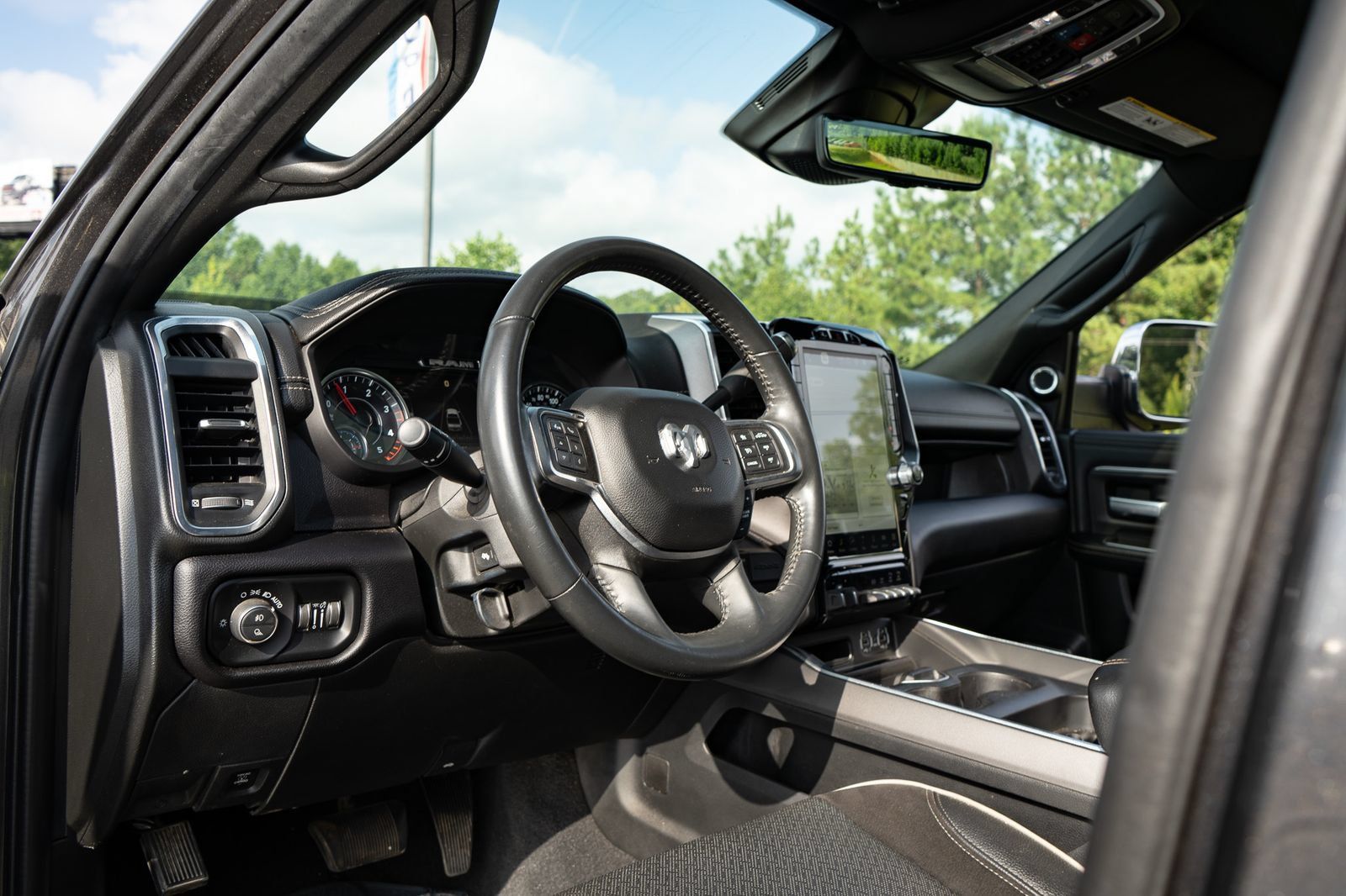 Used 2022 RAM 3500 Laramie AWD/4WD image 13