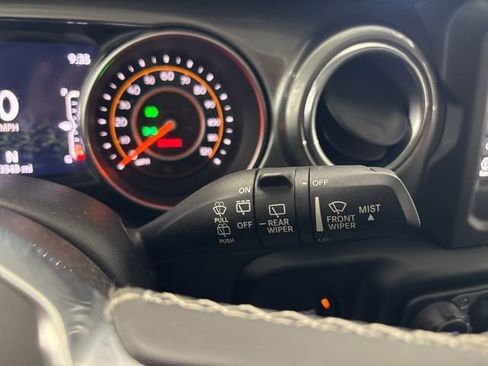 Used 2019 Jeep Wrangler Unlimited Sahara AWD/4WD image 34