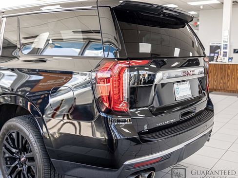 Used 2021 GMC Yukon XL Denali w/ LPO, Illumination Package AWD/4WD image 12