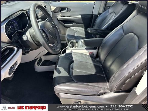 Used 2023 Chrysler Pacifica Touring-L FWD image 21