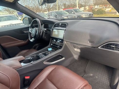 Used 2017 Jaguar F-PACE S image 15