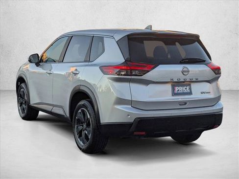 Used 2024 Nissan Rogue SV image 8