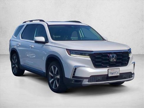 Used 2025 Honda Pilot Elite image 3