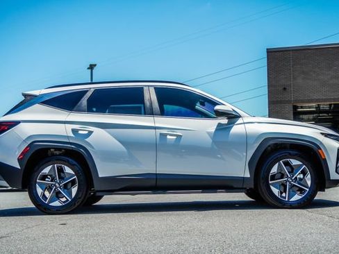 Certified 2025 Hyundai Tucson SEL FWD image 6