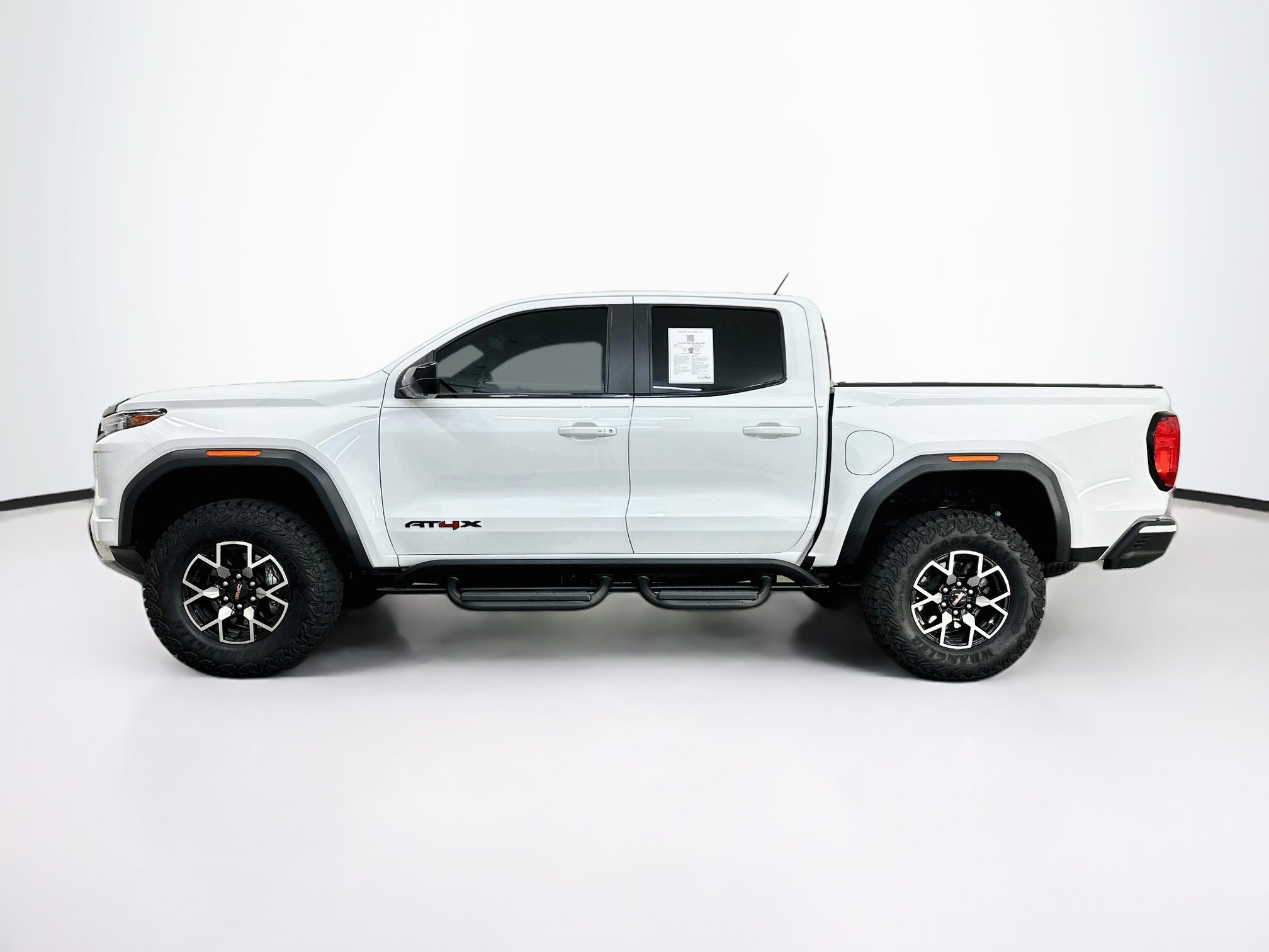 Used 2024 GMC Canyon AT4X AWD/4WD image 4