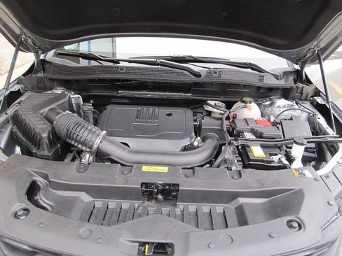 Used 2025 Chevrolet Blazer LT AWD/4WD image 3