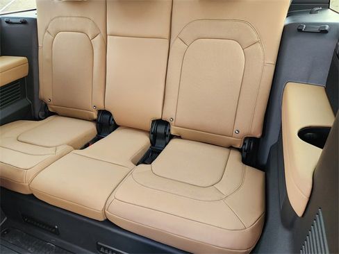 Used 2025 Land Rover Defender 130 X-Dynamic SE image 27