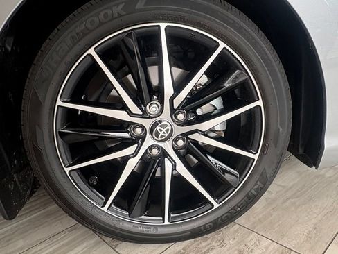 Used 2024 Toyota Camry SE AWD/4WD image 9