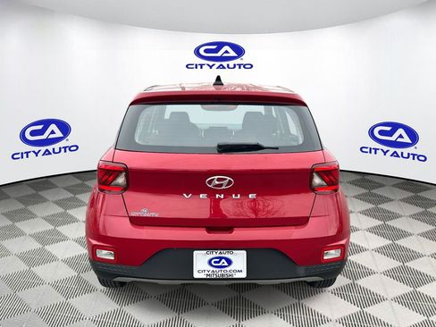 Used 2022 Hyundai Venue SE image 5