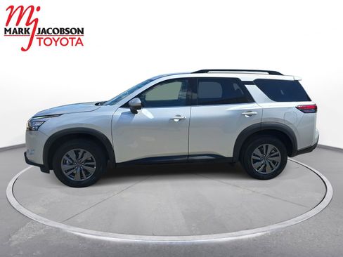 Used 2025 Nissan Pathfinder SV AWD/4WD image 8