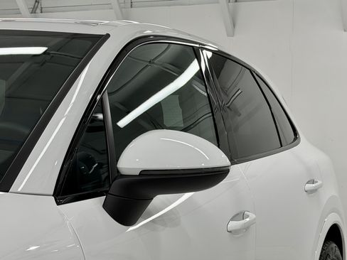 Certified 2024 Porsche Cayenne AWD/4WD image 19