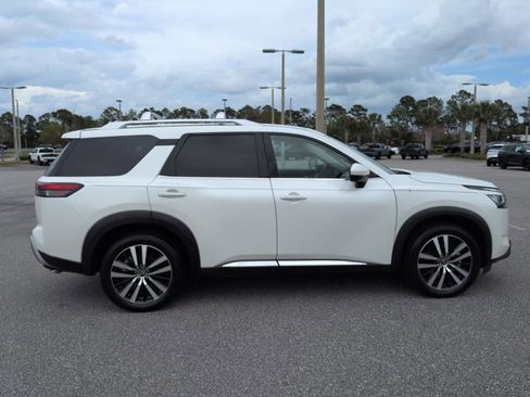 Certified 2023 Nissan Pathfinder Platinum image 3