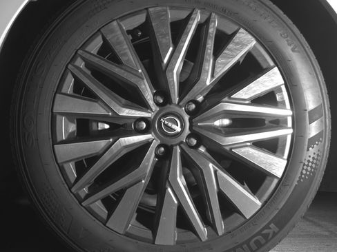 Used 2025 Nissan Altima 2.5 SV FWD image 12