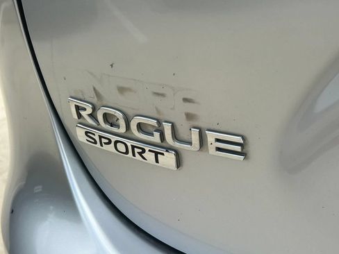 Used 2020 Nissan Rogue Sport S w/ Appearance Package FWD image 12