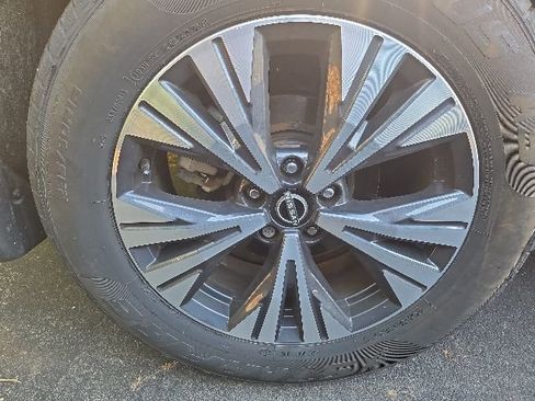 Certified 2023 Nissan Rogue SV w/ SV Premium B Package FWD image 10