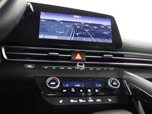 Used 2022 Hyundai Elantra Limited FWD image 24