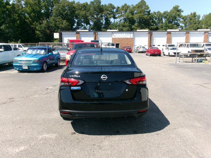 Used 2025 Nissan Versa S FWD image 9