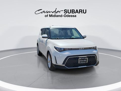 Used 2025 Kia Soul LX w/ LX Technology Package FWD image 2