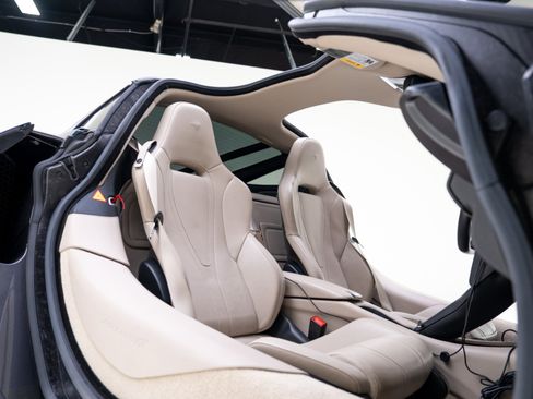 Used 2018 McLaren 720S image 33