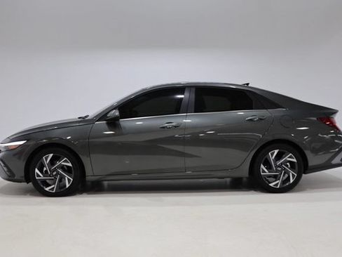 Used 2026 Hyundai Elantra Limited FWD image 4