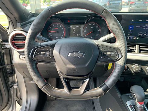 Certified 2024 Chevrolet Trax RS w/ Sunroof Package FWD image 11