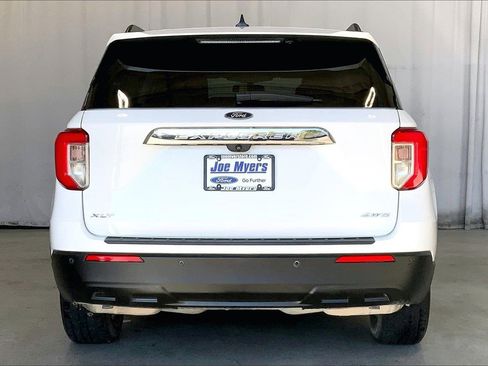 Used 2022 Ford Explorer XLT image 3