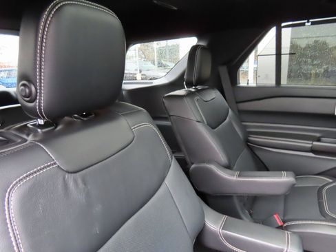 Used 2020 Ford Explorer ST w/ ST Street Pack image 38