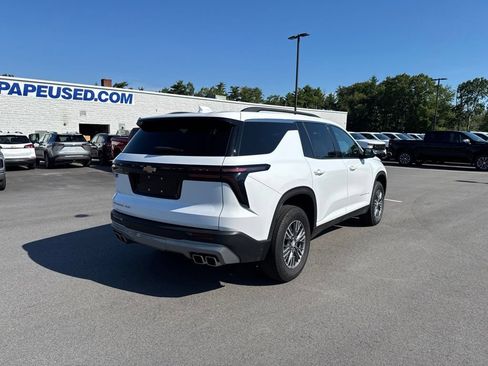Used 2025 Chevrolet Traverse LT AWD/4WD image 4