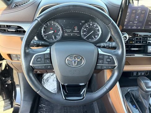 Used 2020 Toyota Highlander Platinum FWD image 10