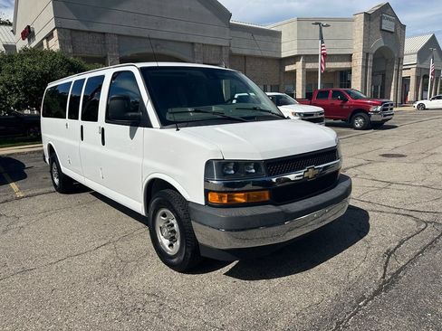 Used 2020 Chevrolet Express 3500 LT w/ LT Preferred Equipment Group RWD image 8