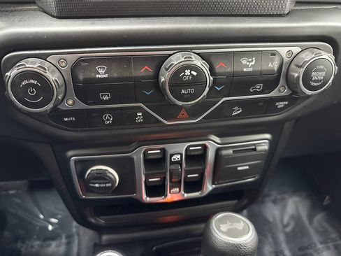 Used 2021 Jeep Wrangler Unlimited Sahara AWD/4WD image 27