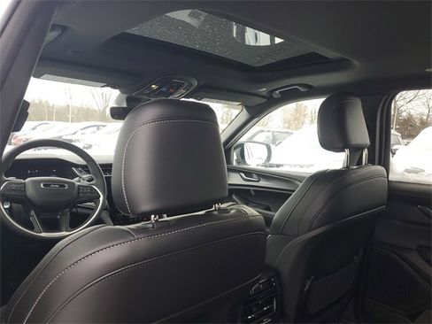 New 2025 Jeep Grand Cherokee L Altitude image 12